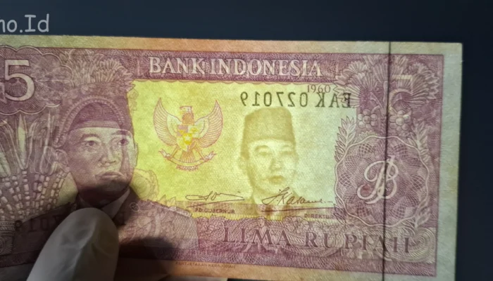 Ciri-Ciri Tanda Air Potret Soekarno yang Asli dan Menyatu dengan Serat Kertas